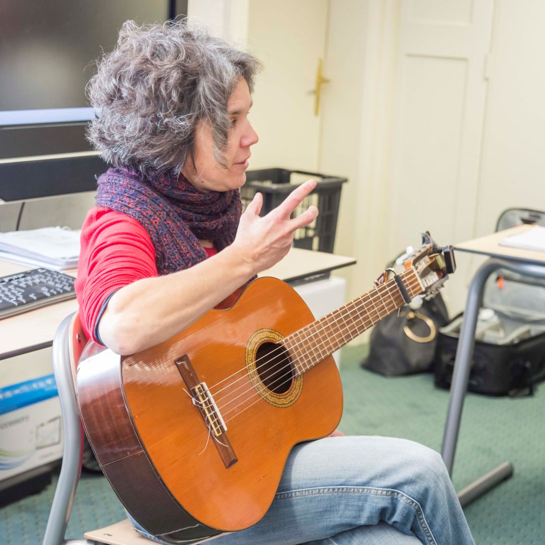 Zomerschool Gitaar NT2-docent les